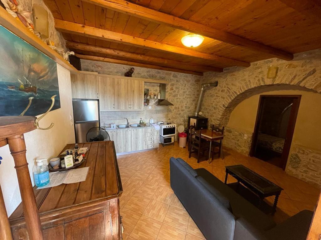 Find Your Peace In A Traditional Country House!! Láyia Esterno foto