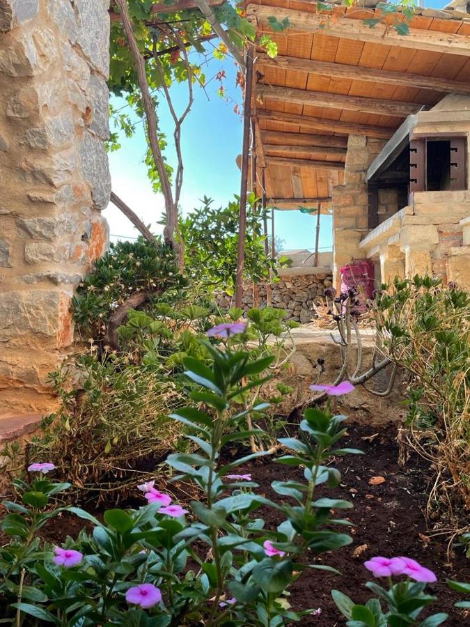 Find Your Peace In A Traditional Country House!! Láyia Esterno foto
