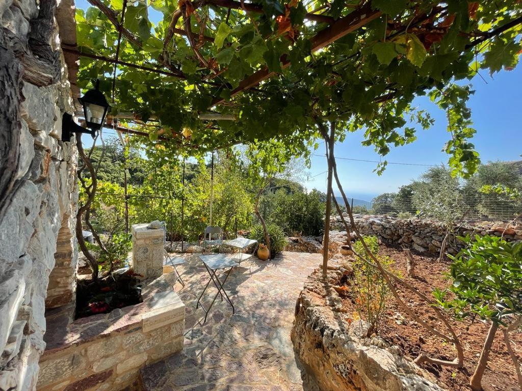Find Your Peace In A Traditional Country House!! Láyia Esterno foto